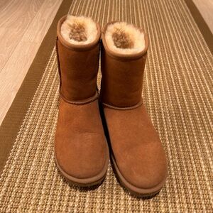Uggs Size 6 Gently Worn.